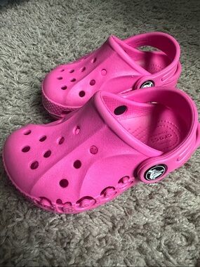 CROCS Kids Classic Clog in Hot Pink